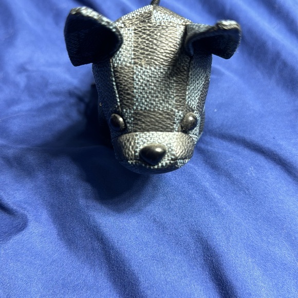 Checkered Dog Keychain with Gold Accents - Picture 5 of 6